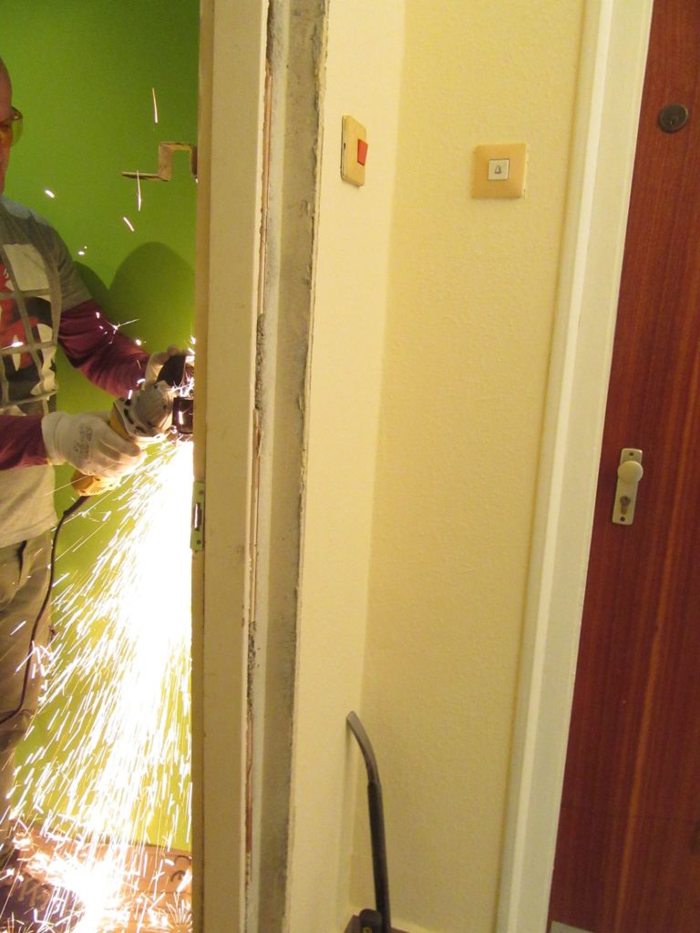 Biztonsági ajtó beépítése