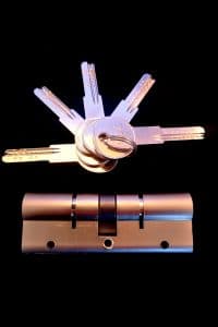 hisec-zarbetet-kulcsokkal-02