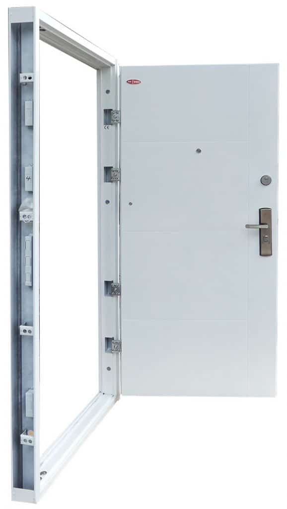 Modern sima felületű fehér acél HiSec biztonsági bejárati ajtó