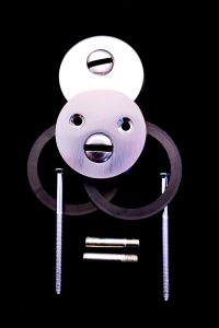 Felső zárpajzs csavarokkal és alátéttel Hisec ajtóhoz