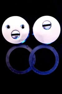 Felső zárpajzs csavarokkal és alátéttel Hisec ajtóhoz