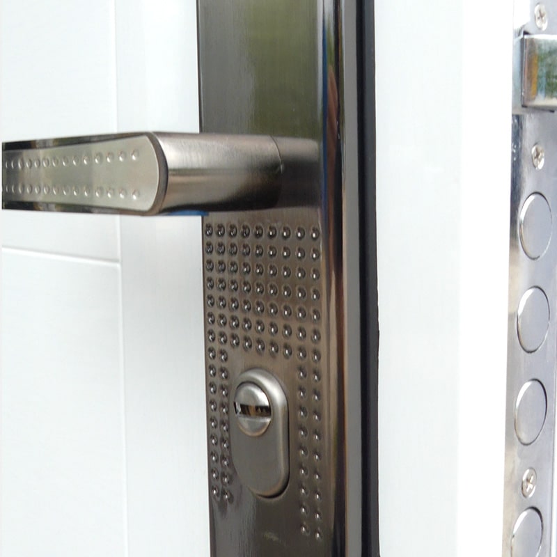 Modern sima felületű fehér acél HiSec biztonsági bejárati ajtó